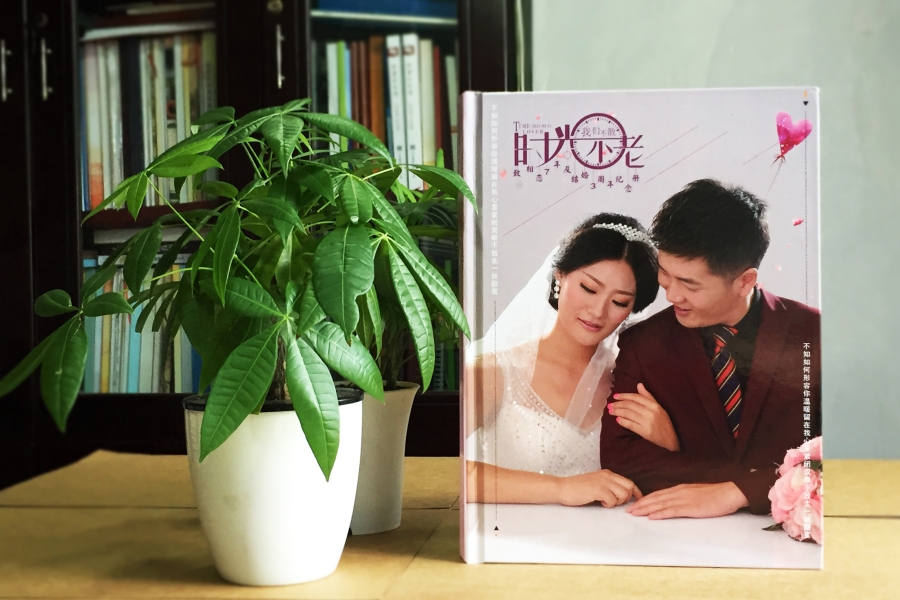 結(jié)婚紀(jì)念冊(cè)制作 專業(yè)設(shè)計(jì)一本結(jié)婚紀(jì)念相冊(cè)記載幸福生活！